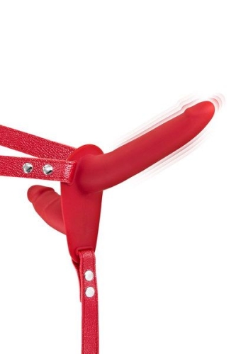Двойной страпон с вибрацией красного цвета Fetish Tentation Vibrating Strap-On - 1