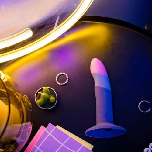 Ремінний страпон нереалістичний кольорового кольору ROMP Piccolo Pegging - 6