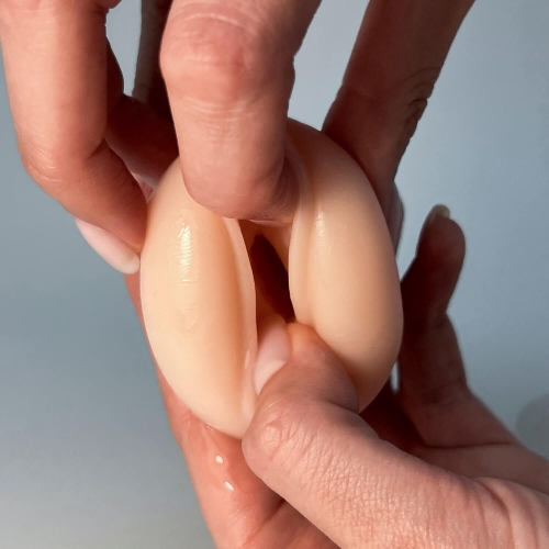 Мастурбатор яйцо телесного цвета Alive Vaginal Mini Masturbator - 4