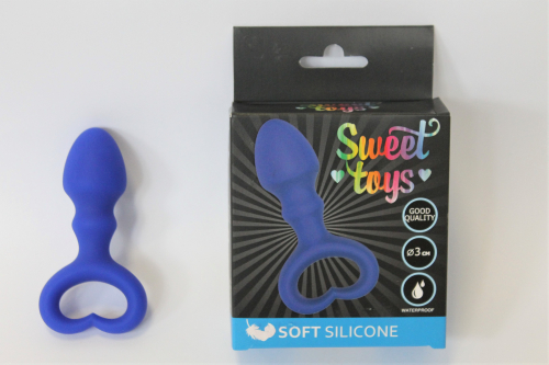 Анальна пробка 6,5 см/3 см силіконова з ручкою-сердечком SWEET TOYS синя - 2