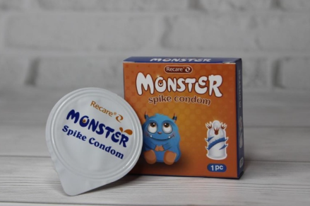 Презерватив прозорого кольору з червоно блакитними вусиками Recare Monster Zib 1штука - 3