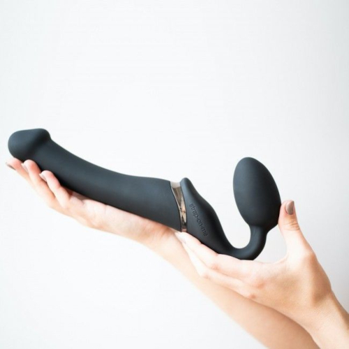 Безремневой страпон Strap-On-Me VIBRATING Black M черный - 8