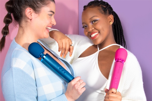 Вібромасажер Ванд у формі мікрофона синього кольору Le Wand Rechargeable massager - 9