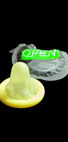 Презерватив светится в темноте 1 шт One Glowing Pleasures - 9