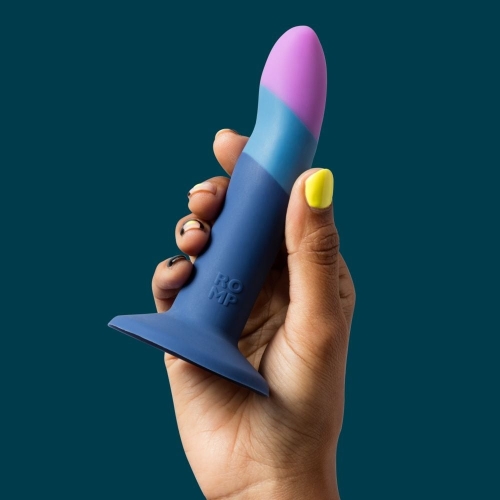 Ремінний страпон нереалістичний кольорового кольору ROMP Piccolo Pegging - 5