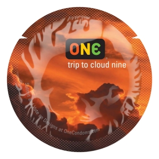 Презерватив із натурального латексу оранжевого кольору ONE Color Sensations trip tot cloud nine 1 штука