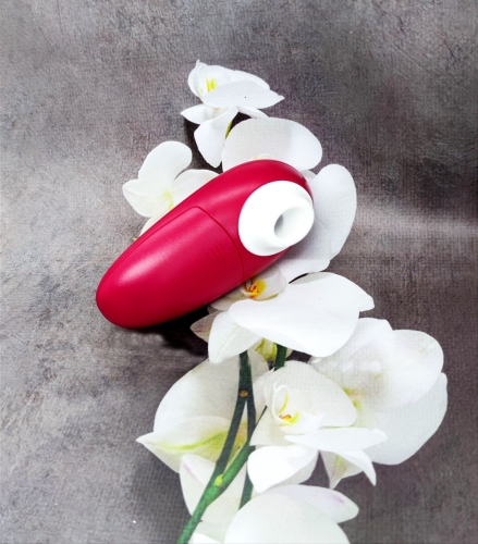 Вакуумний кліторальний стимулятор червоного кольору WOMANIZER Mini Wine - 2