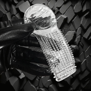 Закрытая насадка на член с шипами прозрачного цвета Sexy desires Spikes hat
