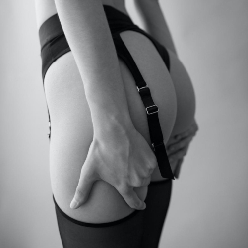 Трусики для страпону з підтяжками для панчох чорного кольору Strap On Me розмір M - 2