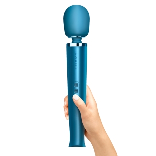 Вибромассажер Ванд в форме микрофона синего цвета Le Wand Rechargeable massager