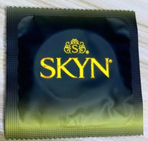 Презерватив полиизопреновый безлатексный с ароматом Пина Колады LifeStyles Healthcare Skyn pina colada 1 штука - 2