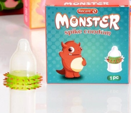 Презерватив прозрачного цвета с зелено красными усиками Recare Monster 1штука - 1