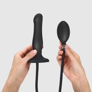 Фаллоимитатор надувной на присоске черного цвета Strap On Me Inflatable Dildo Plug Noir