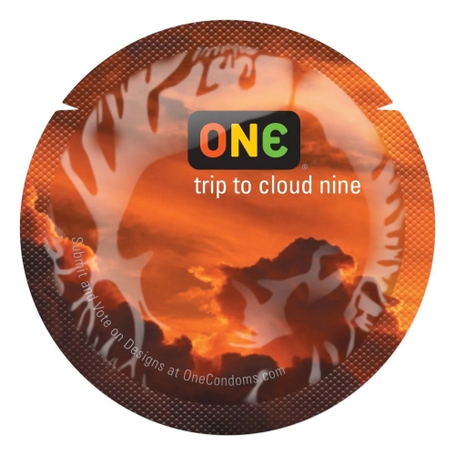 Презерватив із натурального латексу оранжевого кольору ONE Color Sensations trip tot cloud nine 1 штука - 1