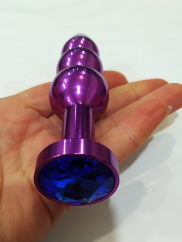 Анальна пробка металева рельєфна фіолетова з синім стразом Anal Jewelry Plugs - 1